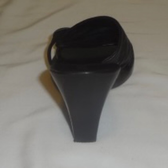 Anne Klein Shoes - Picture 4 of 9